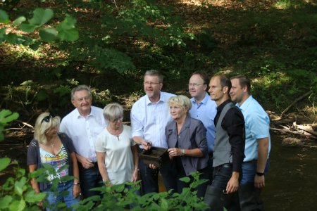 Beatz mit jungen Flussperlmuscheln aus der ArKoNaVera Nachzucht